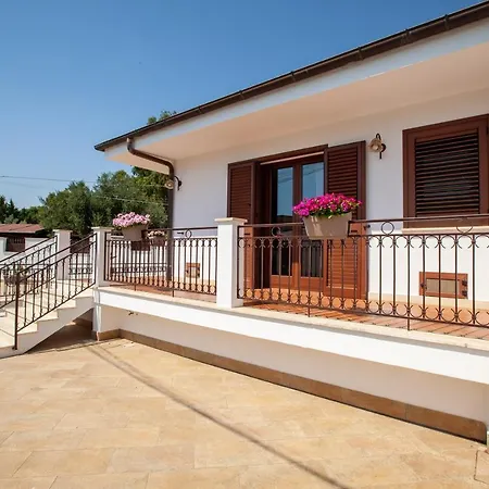 Vakantiehuis Mareli Ai Templi San Leone